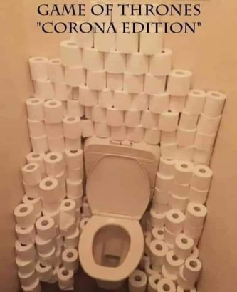 Le PQ Game of Thrones corona edition, un trône formé en papier toilette autour des WC.