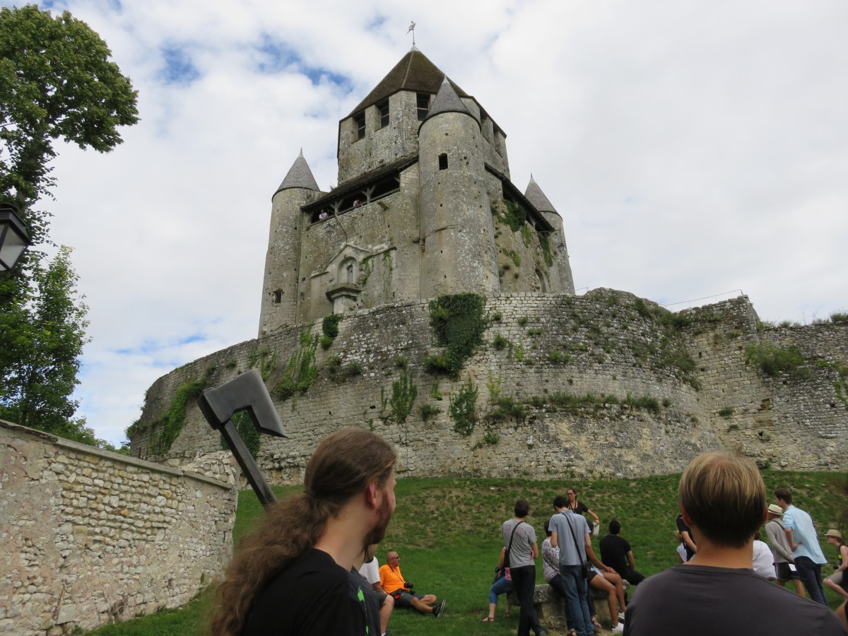 Tour César de Provins vue en contrebas