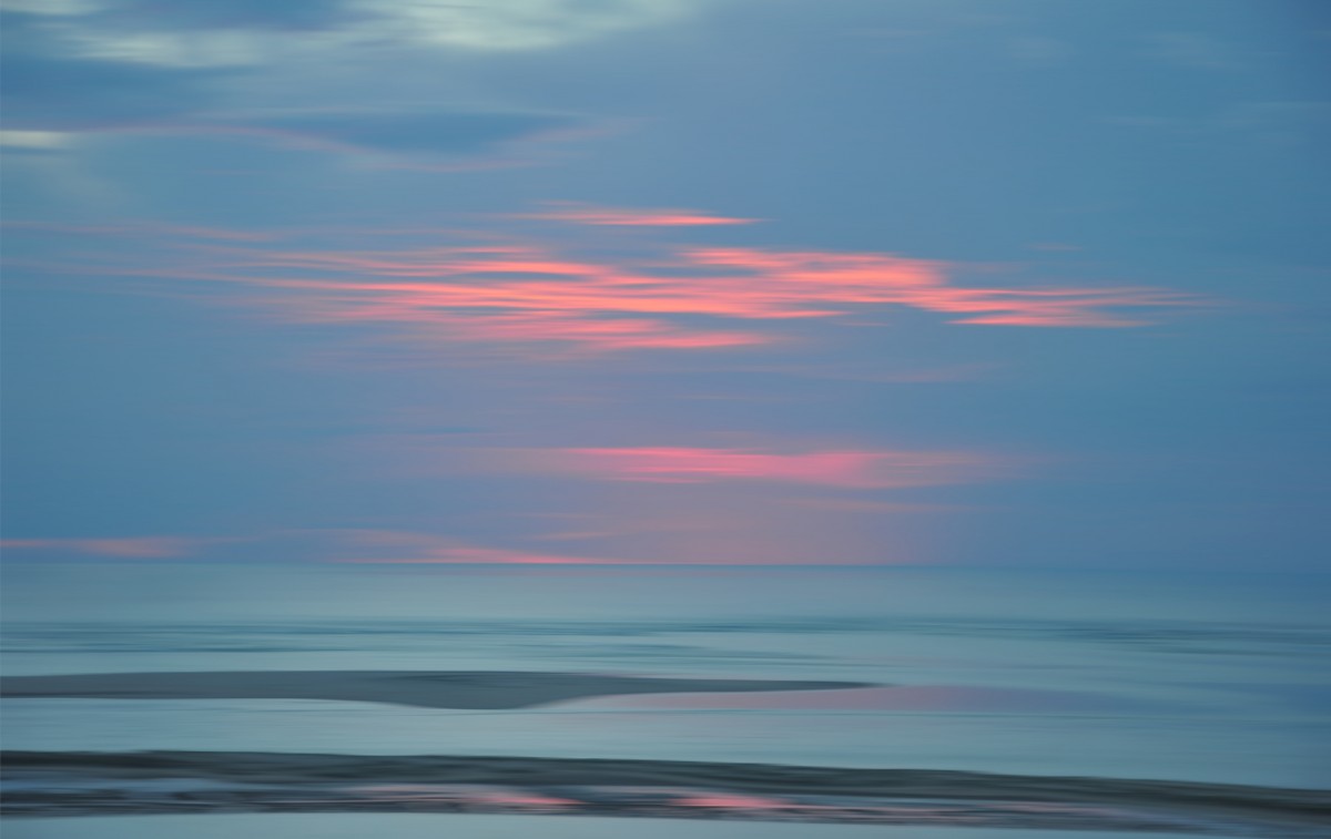 Ciel de coucher de soleil sur l'eau