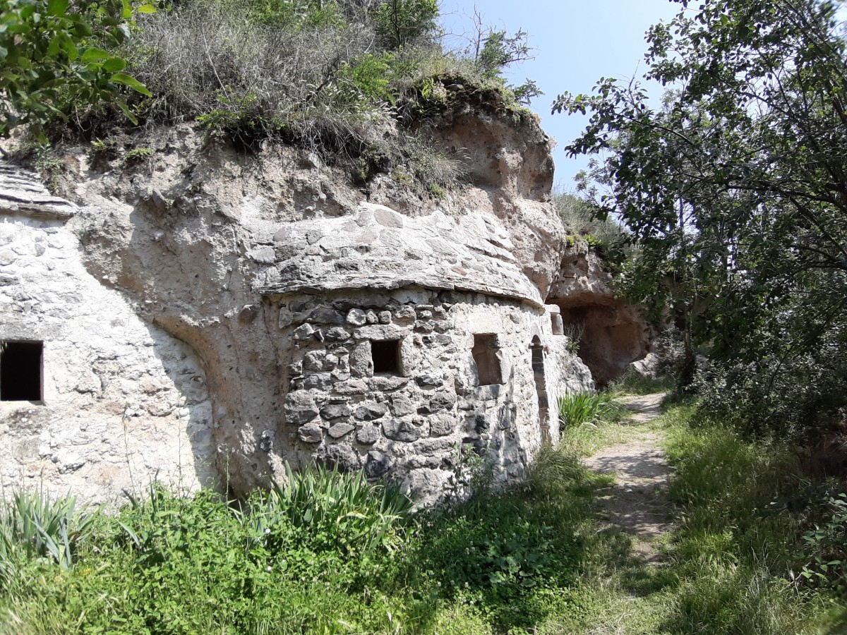 Maison du village des roches à Perrier