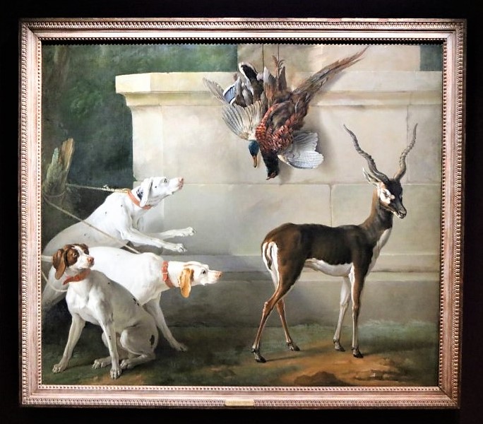 Tableau Trois chiens et une antilope de Jean-Baptiste Oudry sur fond violet lors de l'exposition Les animaux du Roi