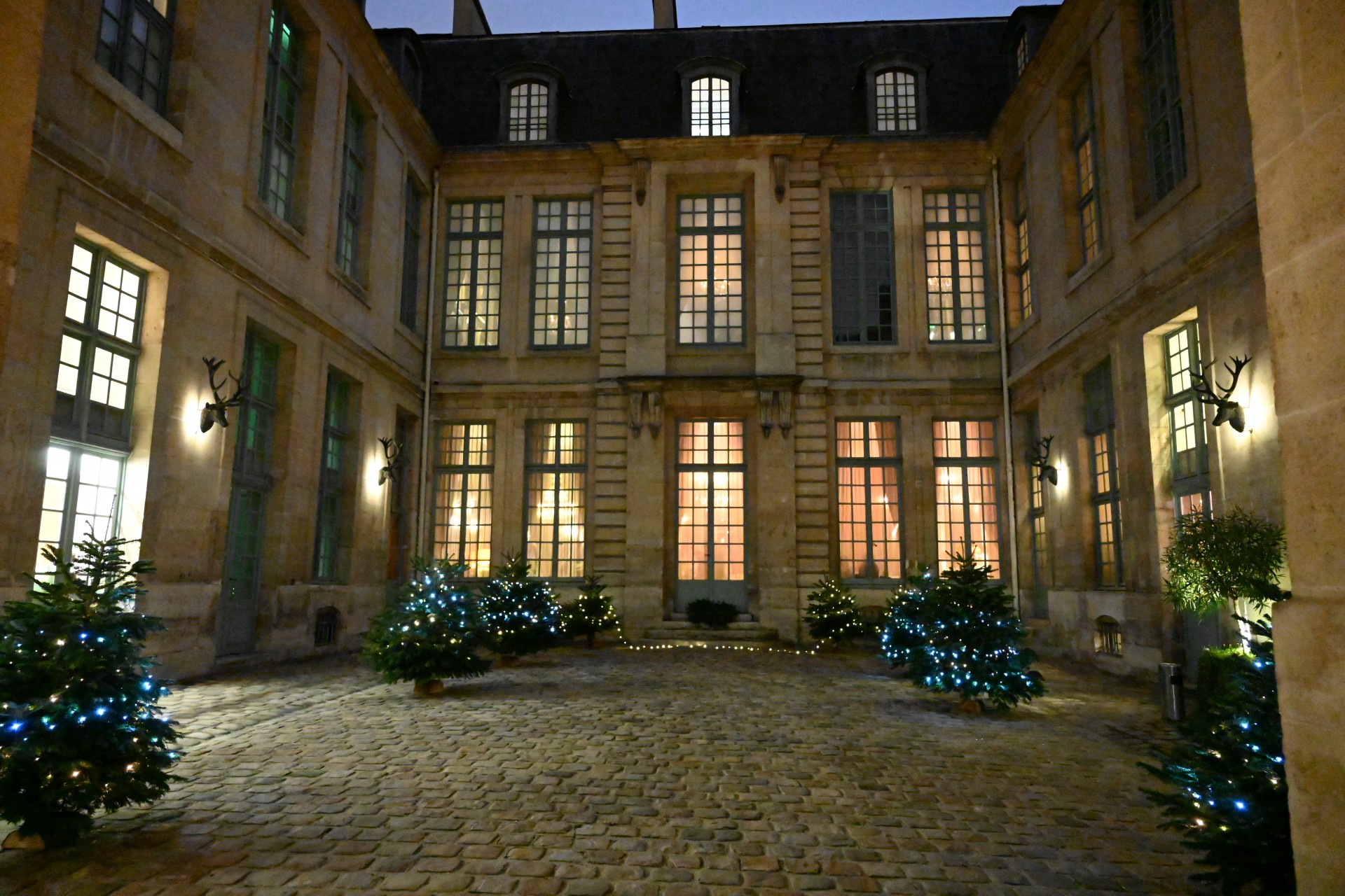 Cour de la Maison de la Chasse et de la Nature à Paris